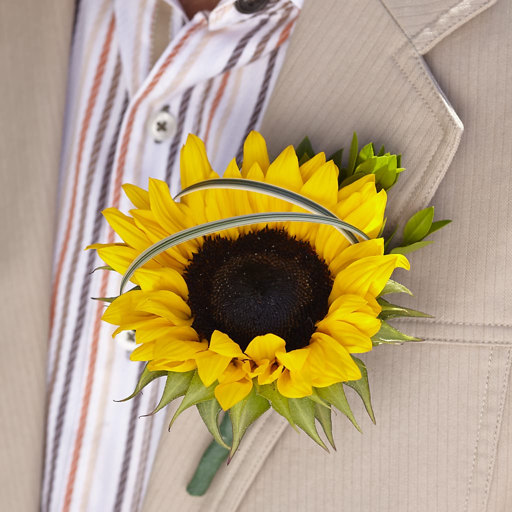 Free Spirit Boutonniere – MOREE'S FLORIST & MORE, Columbia MS
