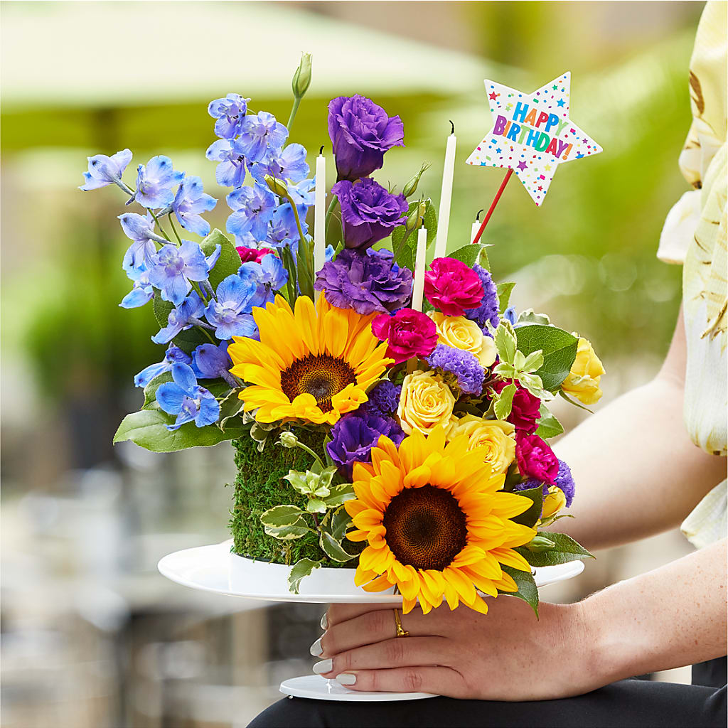 Star of the Day Floral Cake – MOREE'S FLORIST & MORE, Columbia MS